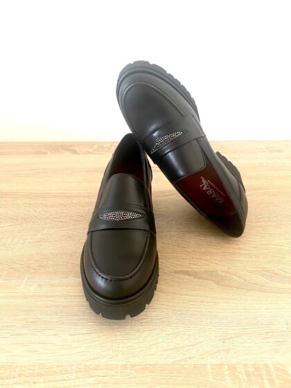 ART. G015 mocassino in vitello nero con plantare estraibile