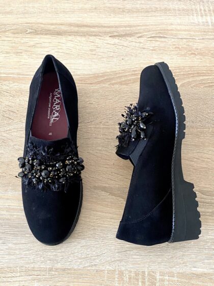 ART. B019 slip-on in camoscio nero con plantare estraibile