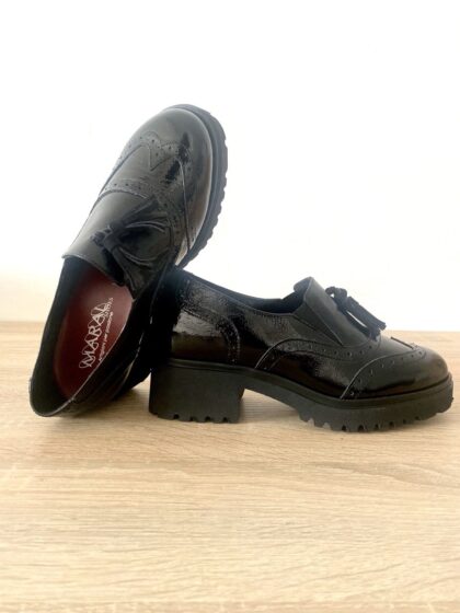 ART. G020 mocassino di vernice nera con plantare estraibile