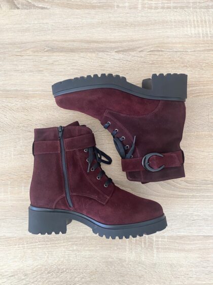ART. G017 stivaletto con fibbia  in camoscio bordeaux con plantare estraibile