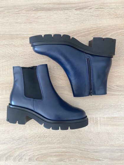 ART. G003 stivaletto con elastico laterale in pelle blu con plantare estraibile