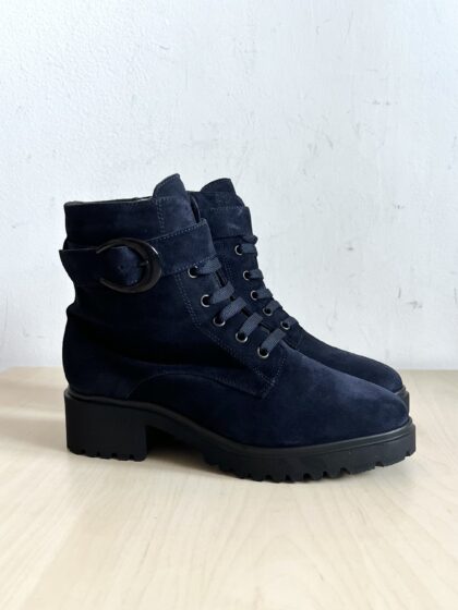 ART. G017 stivaletto con fibbia in camoscio blu con plantare estraibile